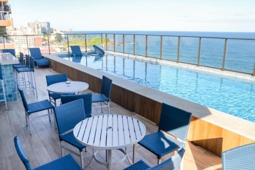 Apartamento Smart Farol Da Barra - Vista Mar Com Varanda Arejada Salvador